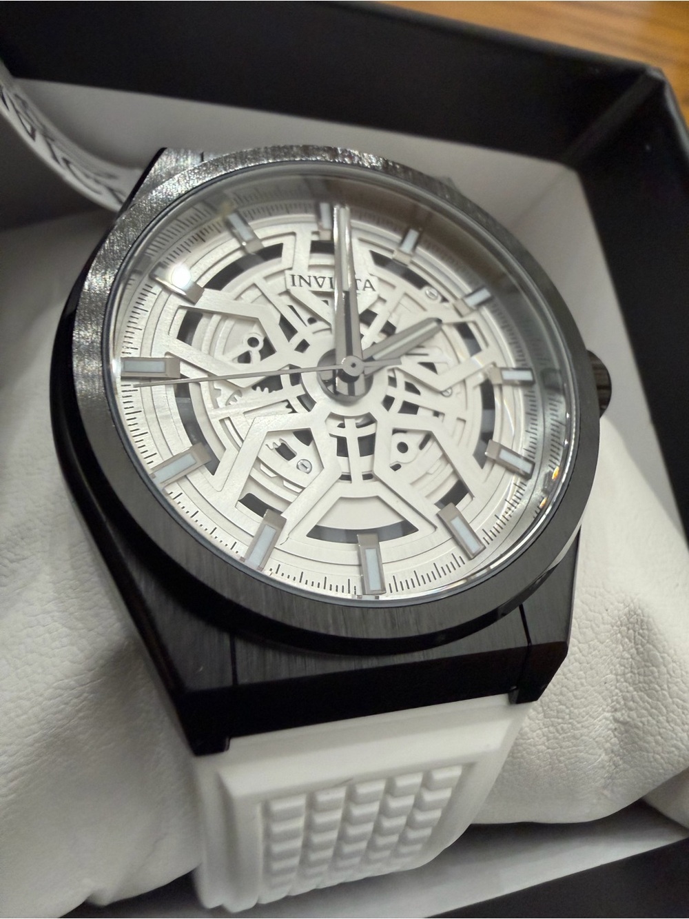 Invicta Speedway Rims Watch - Picture 2 of 3